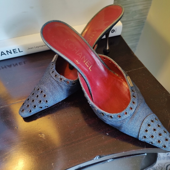 Chanel shoes - Picture 1 of 9